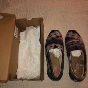 Toms size 6 new in box
